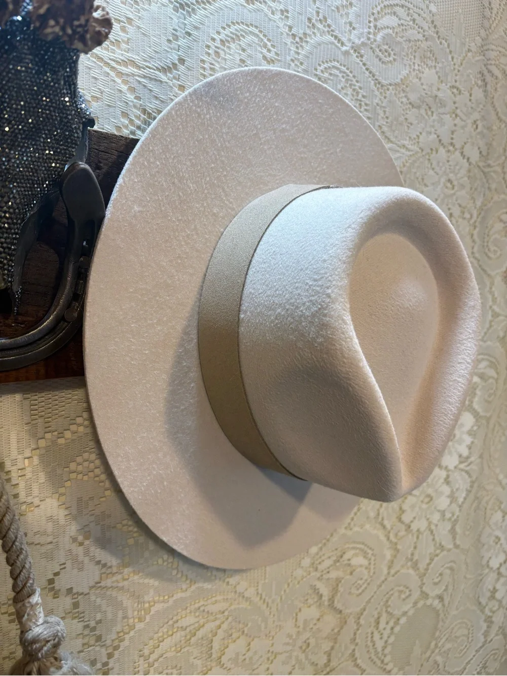 Womens Wide Brim Felt Fedora Hat - Beige